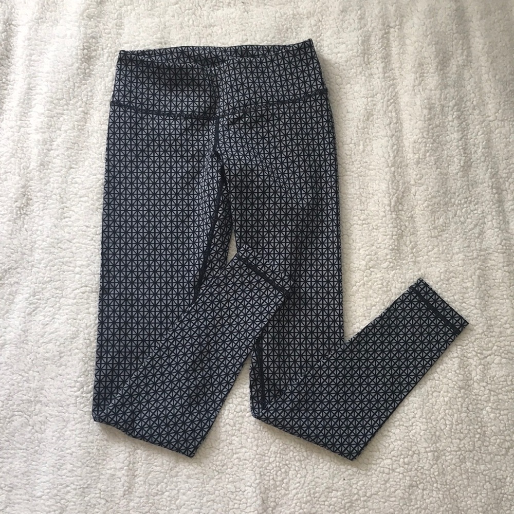 Gray black patterned lululemon leggings size 4